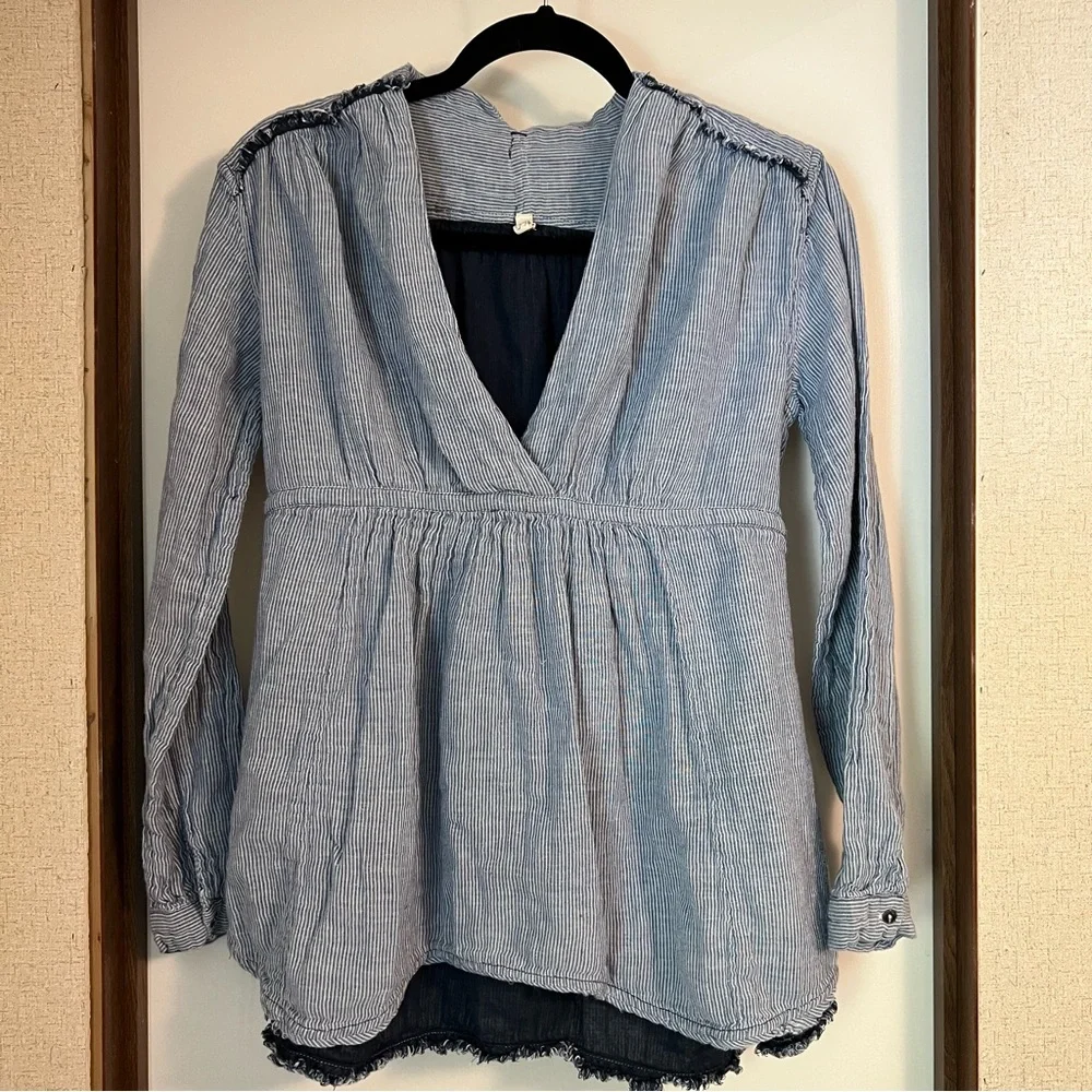 Free People All Who Wander Subtle Striped Blue White Top Cotton Chambray XS - Picture 3 of 13